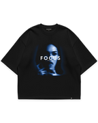 FOCUS TEE siyah oversize boxy fit tshirt, mavi Megan Fox portre görseli ve “FOCUS” yazı baskılı erkek streetwear tasarım #siyah