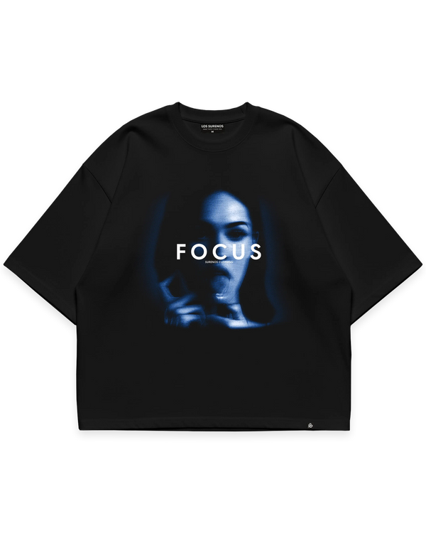 FOCUS TEE siyah oversize boxy fit tshirt, mavi Megan Fox portre görseli ve “FOCUS” yazı baskılı erkek streetwear tasarım #siyah