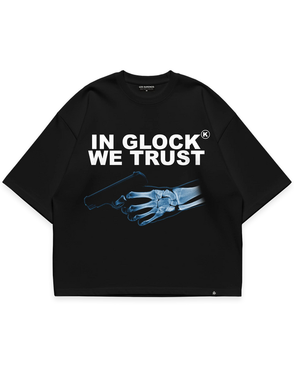 IN GLOCK WE TRUST TEE siyah oversize tshirt, mavi tonlarda x-ray iskelet el ve silah illüstrasyonlu grafik baskı, streetwear tasarım #siyah