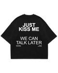 Siyah oversize boxy fit tshirt arka yüz, “Just Kiss Me We Can Talk Later” beyaz renk baskılı #siyah