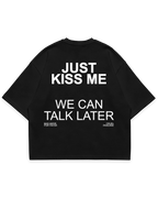 Siyah oversize boxy fit tshirt arka yüz, “Just Kiss Me We Can Talk Later” beyaz renk baskılı #siyah