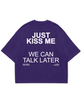 Mor oversize boxy fit tshirt arka yüz, “Just Kiss Me We Can Talk Later” beyaz renk baskılı #violet