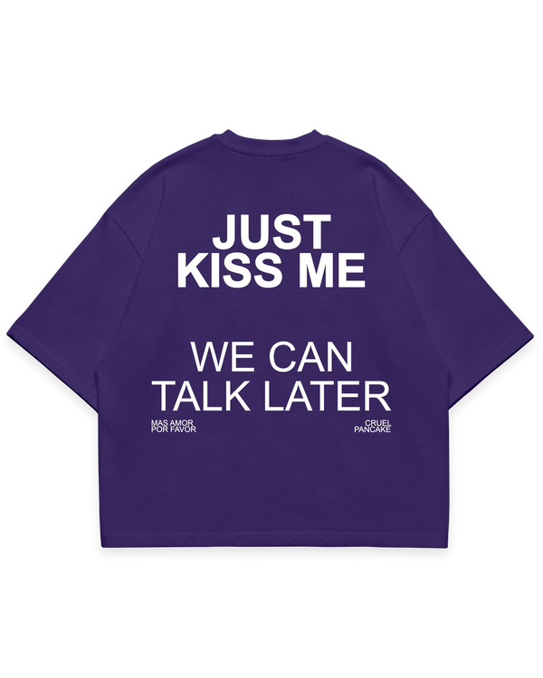 Mor oversize boxy fit tshirt arka yüz, “Just Kiss Me We Can Talk Later” beyaz renk baskılı #violet