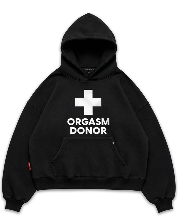 Los Surenos Orgasm Donor siyah hoodie ön görünüm, oversize boxy fit kapüşonlu sweatshirt, minimal tipografi ve artı sembol baskılı cesur streetwear tasarım #siyah