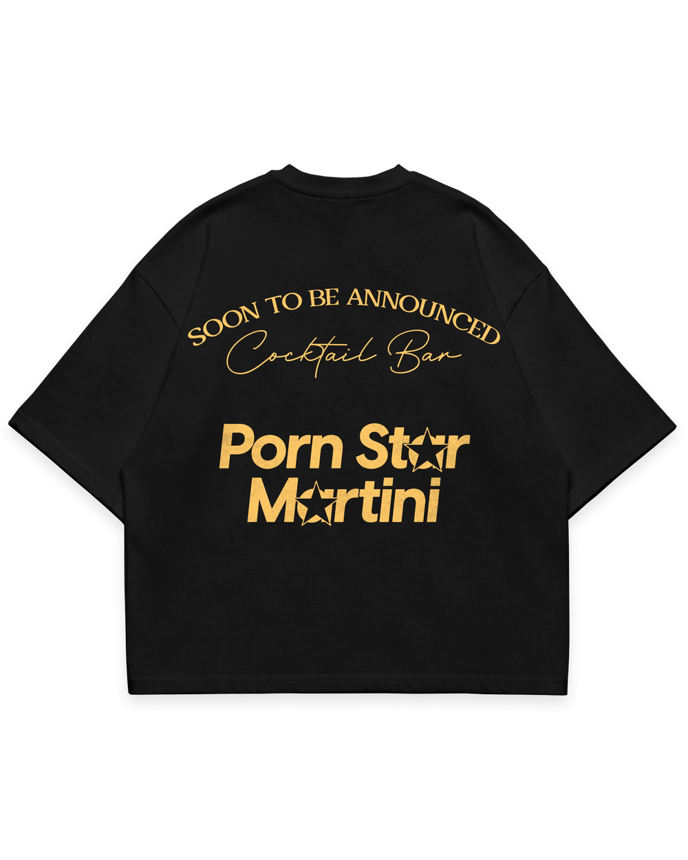 Pornstar martini siyah oversize boxy fit tshirt, arka baskı sarı tipografi, cocktail bar temalı premium grafik tasarım, lüks streetwear stil #siyah