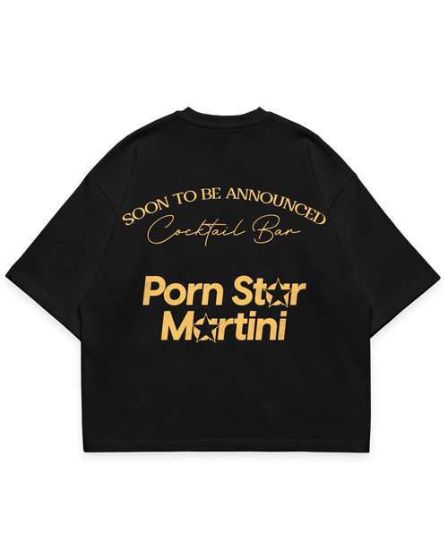 Pornstar martini siyah oversize boxy fit tshirt, arka baskı sarı tipografi, cocktail bar temalı premium grafik tasarım, lüks streetwear stil #siyah