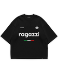 RAGAZZI TEE siyah oversize boxy fit tshirt, “ragazzi” tipografili minimal grafik baskı, İtalyan bayrağı detayı ve yıldız ikonlarıyla modern streetwear tasarım #siyah