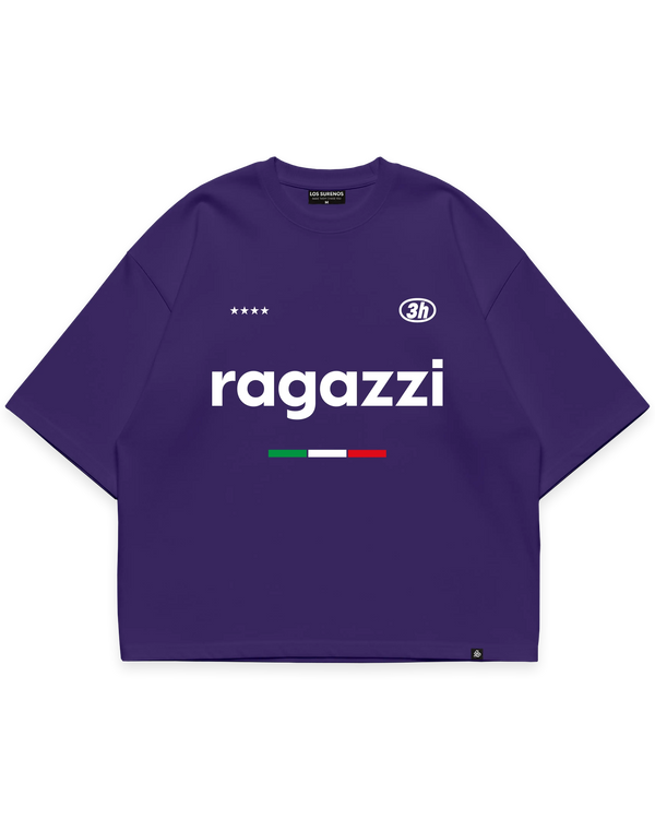 RAGAZZI TEE mor oversize boxy fit tshirt, “ragazzi” tipografili minimal grafik baskı, İtalyan bayrağı detayı ve yıldız ikonlarıyla modern streetwear tasarım #violet