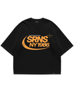 SRNS NY 1986 siyah oversize boxy fit tshirt, turuncu logolu tipografi baskı, Make Them Chase You sloganlı modern streetwear tasarım #siyah