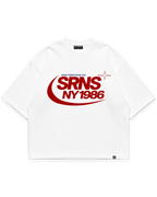 SRNS NY 1986 beyaz oversize boxy fit tshirt, kırmızı logolu tipografi baskı, Make Them Chase You sloganlı modern streetwear tasarım #beyaz