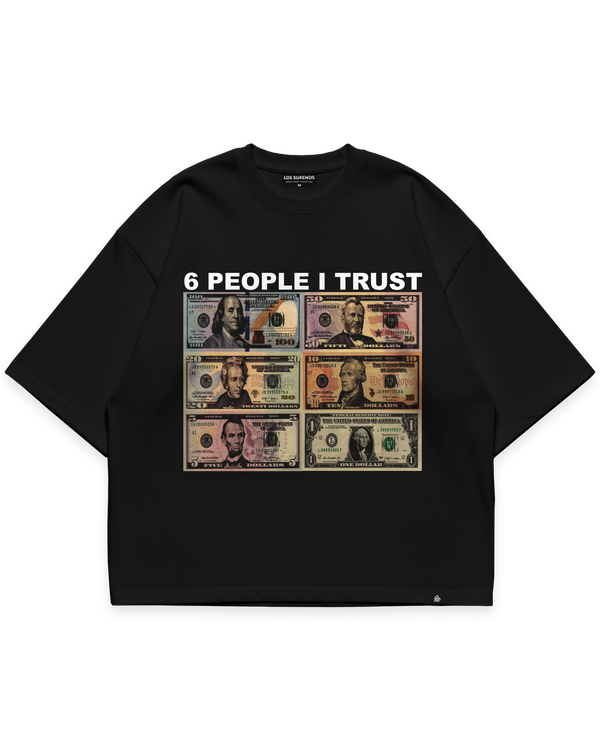 Six People I Trust siyah oversize boxy fit tshirt, dolar banknotları grafik baskı ve tipografi detaylı streetwear tasarım #siyah