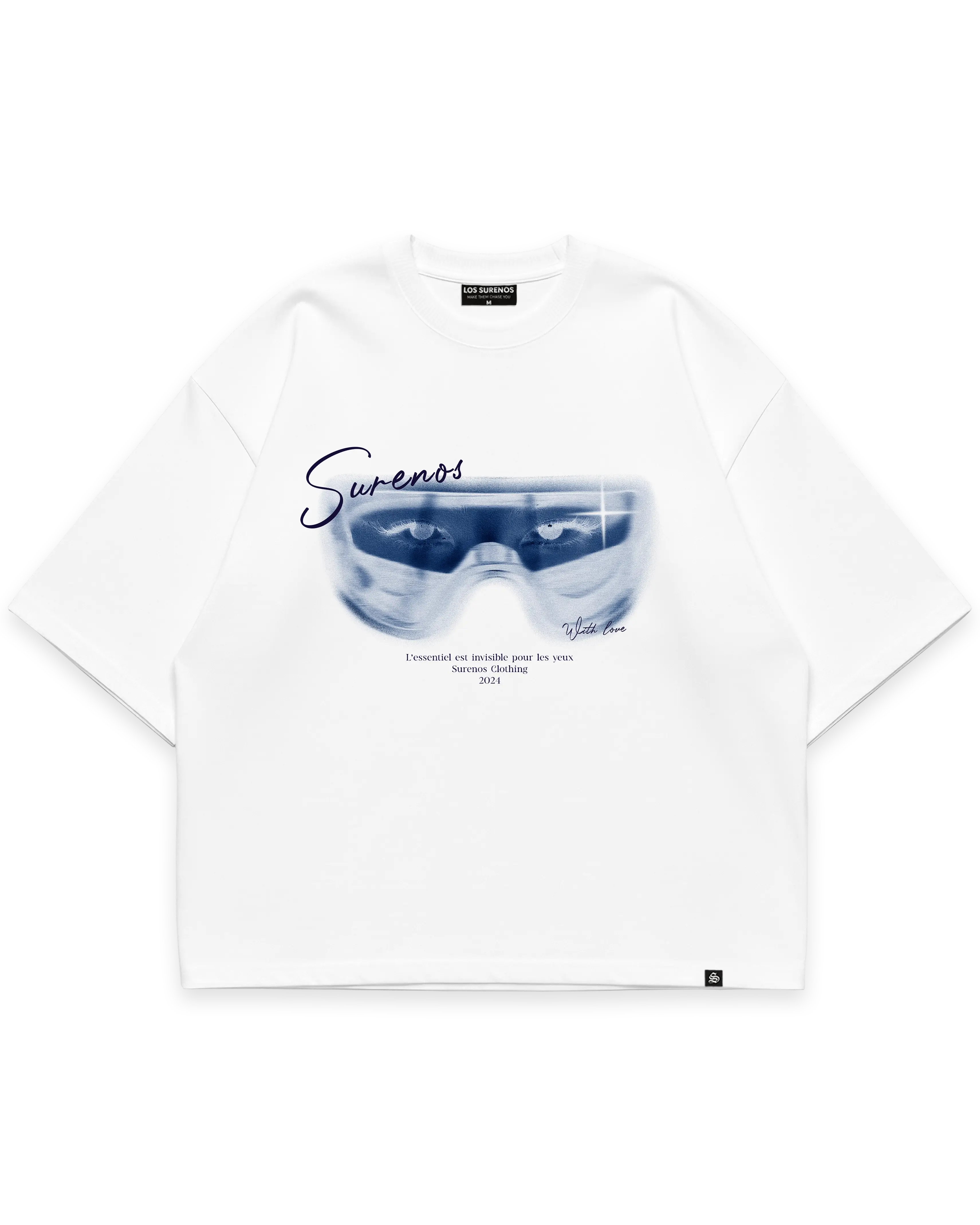 With Love Tee beyaz oversize tshirt, mavi tonlarında kar gözlüğü temalı sanatsal grafik baskı, minimal tipografi ve modern streetwear tasarım #beyaz